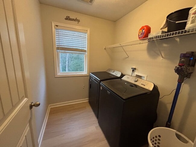 Building Photo - Beautiful Home in Phenix City