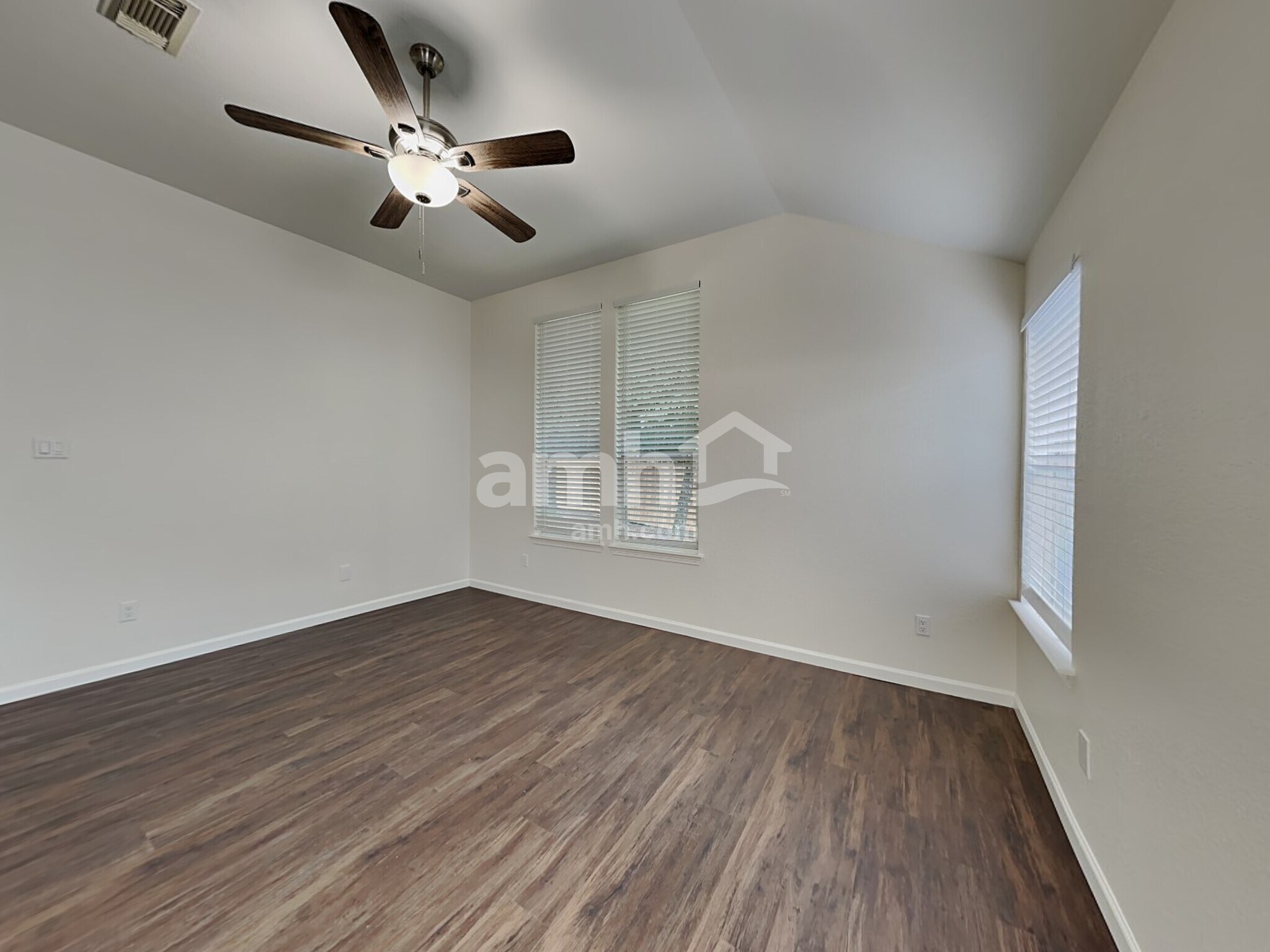 Building Photo - 2313 Highland Crossing Dr