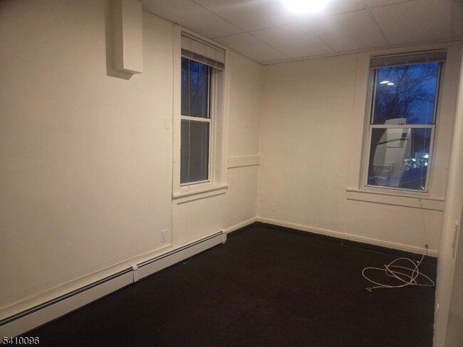 Building Photo - 817 Ringwood Ave