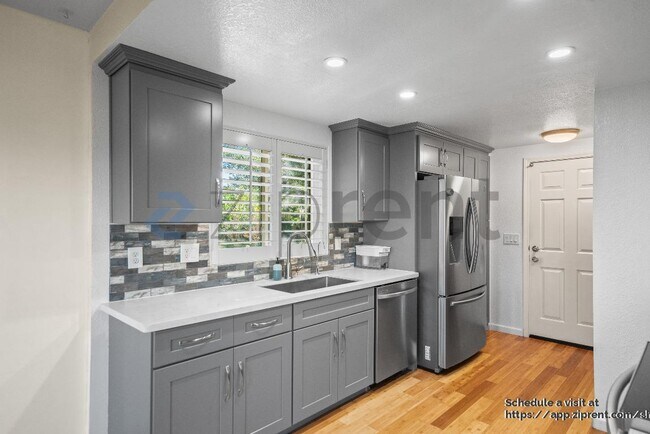 Building Photo - 7898 Gate Way