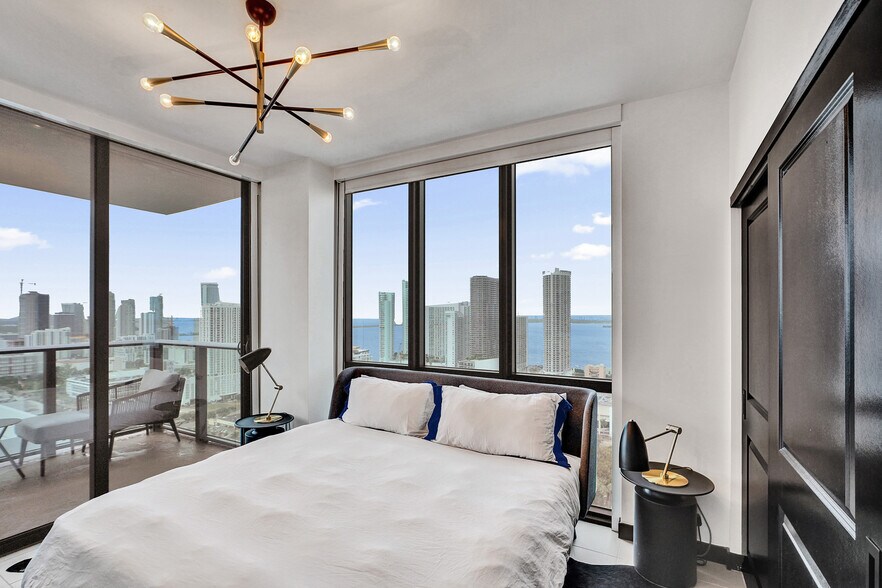 Building Photo - 1600 NE 1st Ave