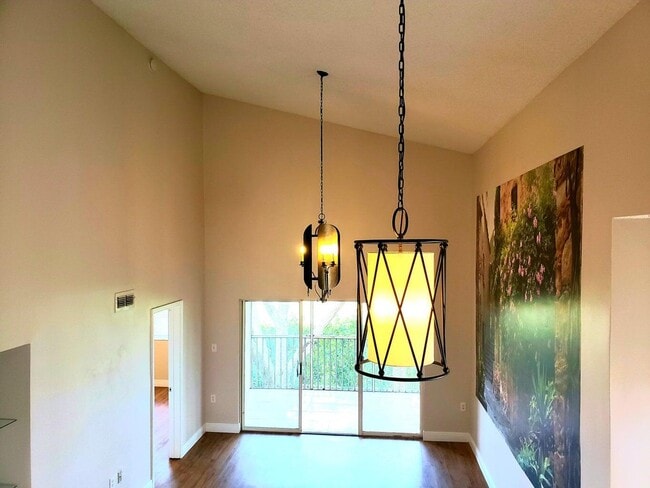 Building Photo - 13206 Glenmoor Dr