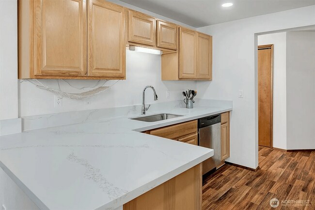 Building Photo - 921 Pershing Ave