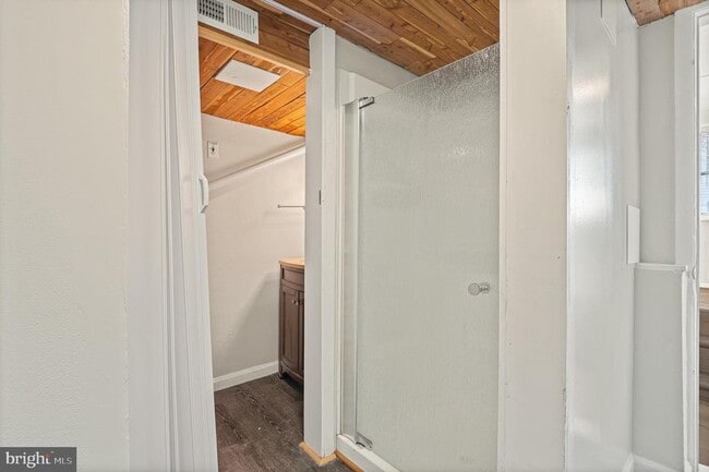 Building Photo - 312 N Hammonds Ferry Rd