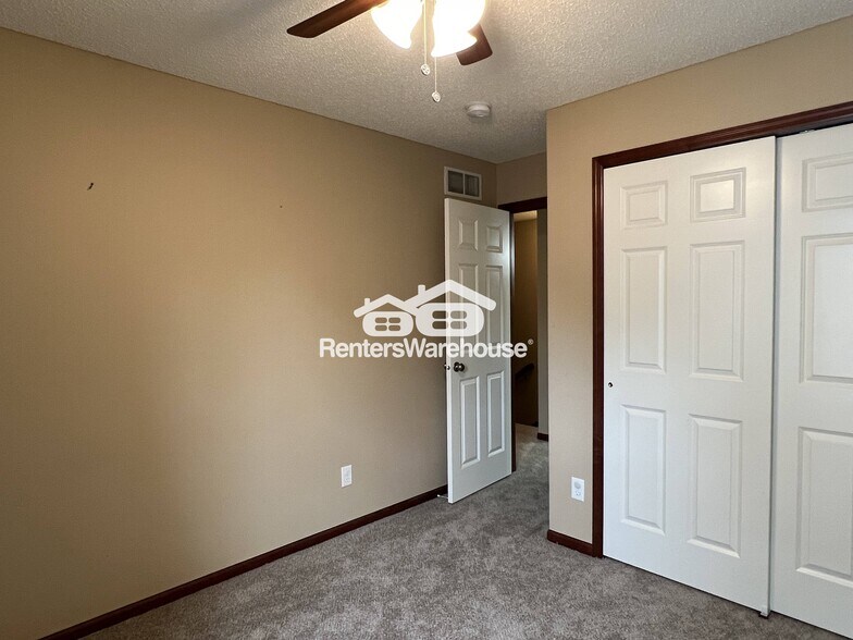Building Photo - 10017 Iris Ln