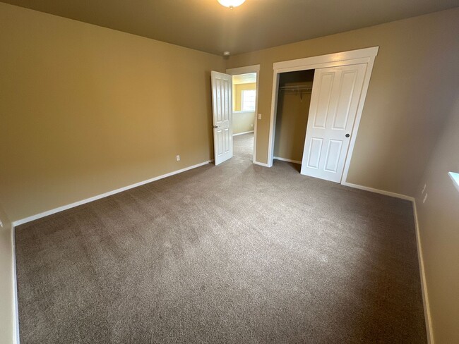 Building Photo - $500 Off 1st MONTH'S RENT, Eastside House,...