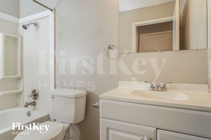 Building Photo - 1708 White Oak Ct