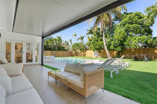 Building Photo - 10801 Peachtree Dr