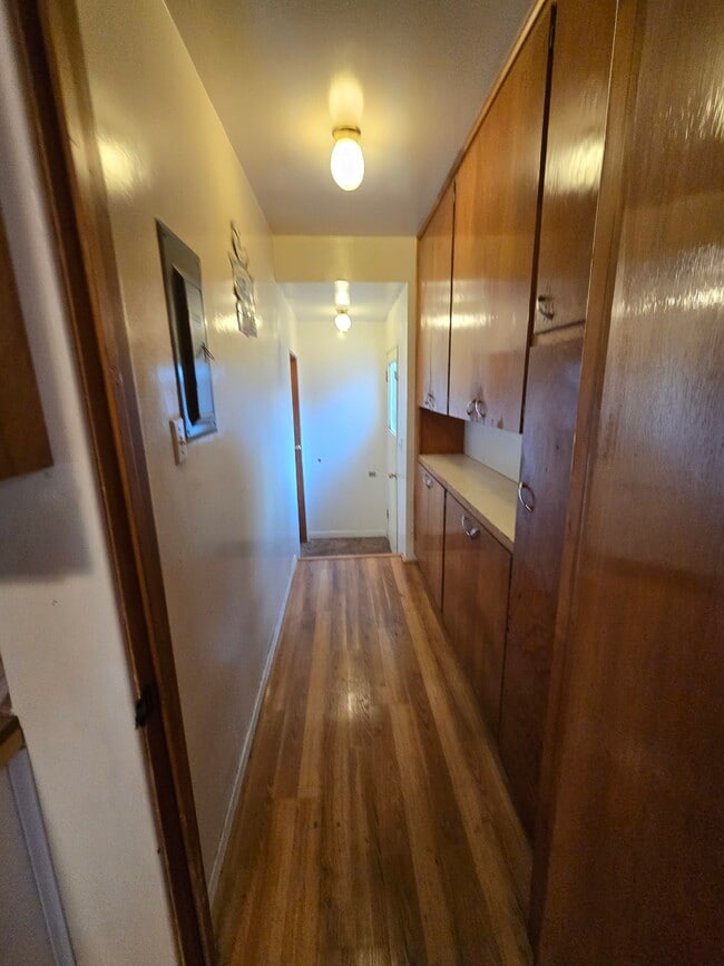 Building Photo - 902 7th Ave N