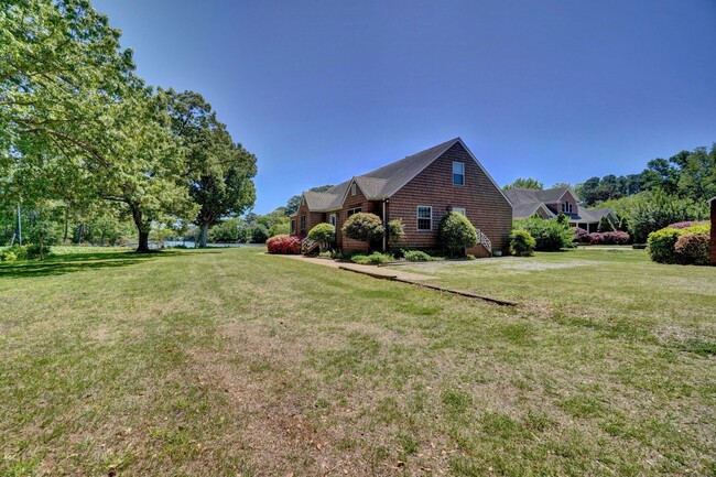 Building Photo - Waterfront Home on 1 Acre Treed Lot, 4/2 +...