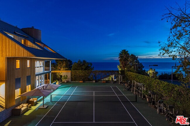 Building Photo - 3900 Villa Costera