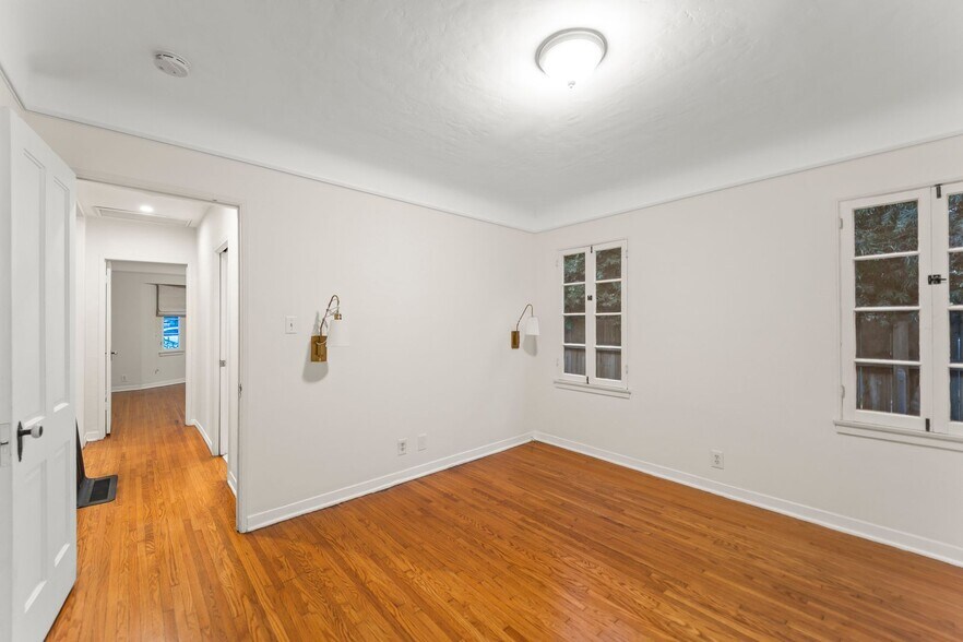 Building Photo - 3781 Greenwood Ave