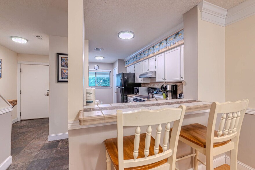 Building Photo - 36 Deallyon Ave