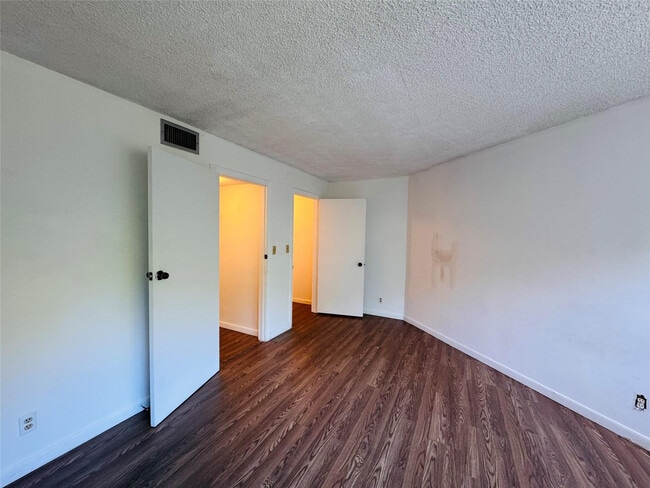 Building Photo - 2000 N Congress Ave