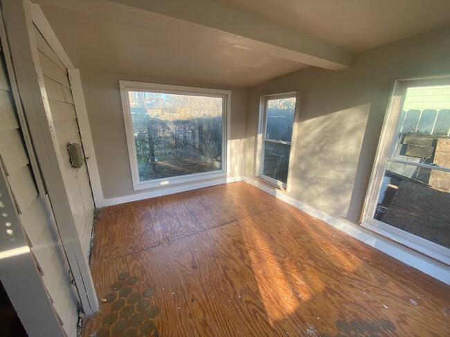 Building Photo - 5001 Duval St