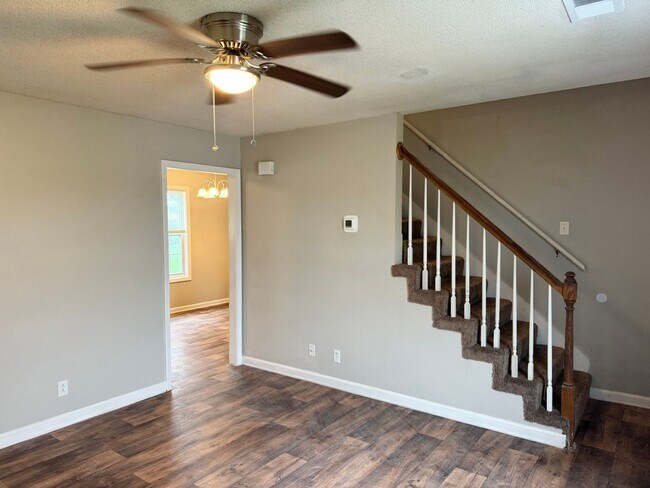 Building Photo - 1005 Shadow Ridge Ave