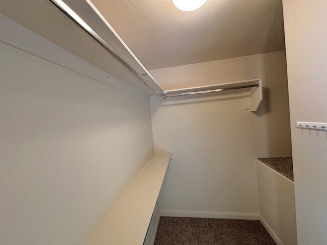 Building Photo - "Charming 3-Bed Townhouse in Cedar City – Spacious 1365 Sq Ft with 2.5 Baths!"