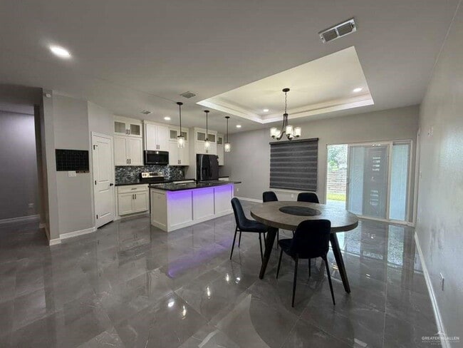 Building Photo - 17 S Elevation Dr