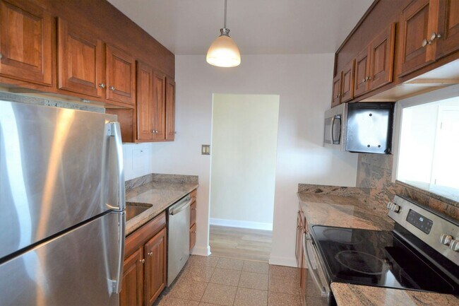 Building Photo - 4180.2 N Marine Dr