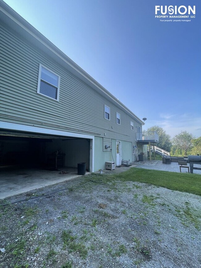 Building Photo - 2331 Oak Hill Rd