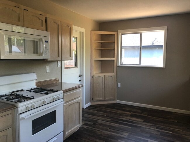 Building Photo - 3bed / 1 ba house in Yuba City