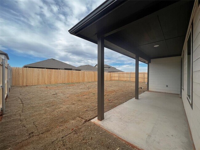 Building Photo - 2745 Dennis Dr