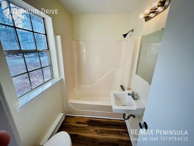 Building Photo - 4Bed, 2.5Bath Single Family Home in WBG