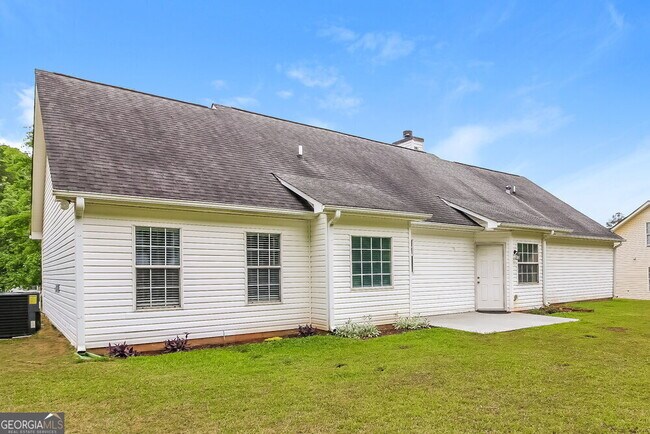 Building Photo - 25 Woodland Dr