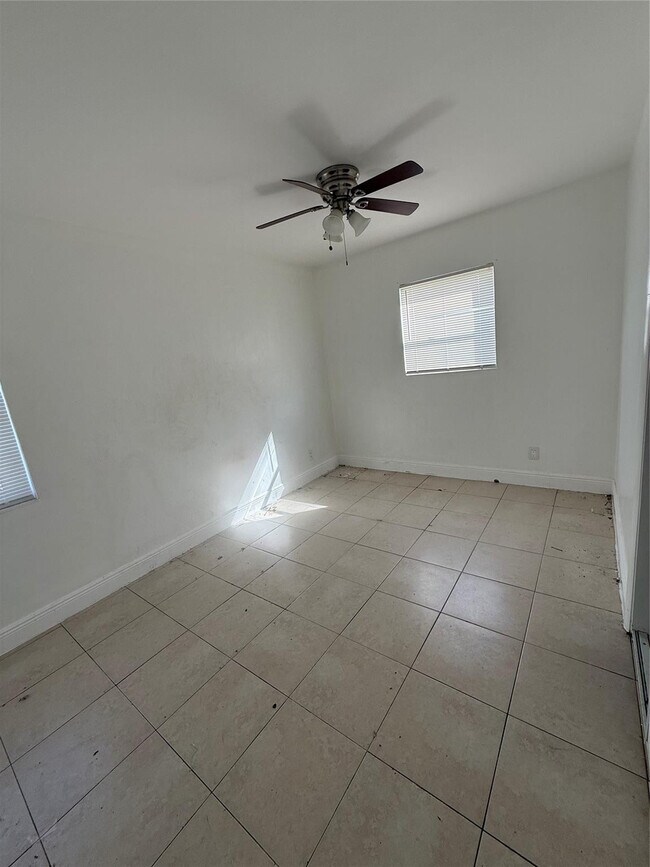 Building Photo - 1139 NW 9th Ave