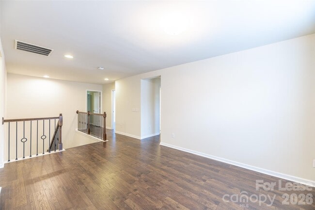 Building Photo - 1310 Middlecrest Dr NW