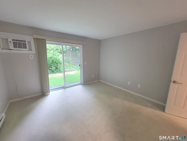 Building Photo - 303 Willow Springs
