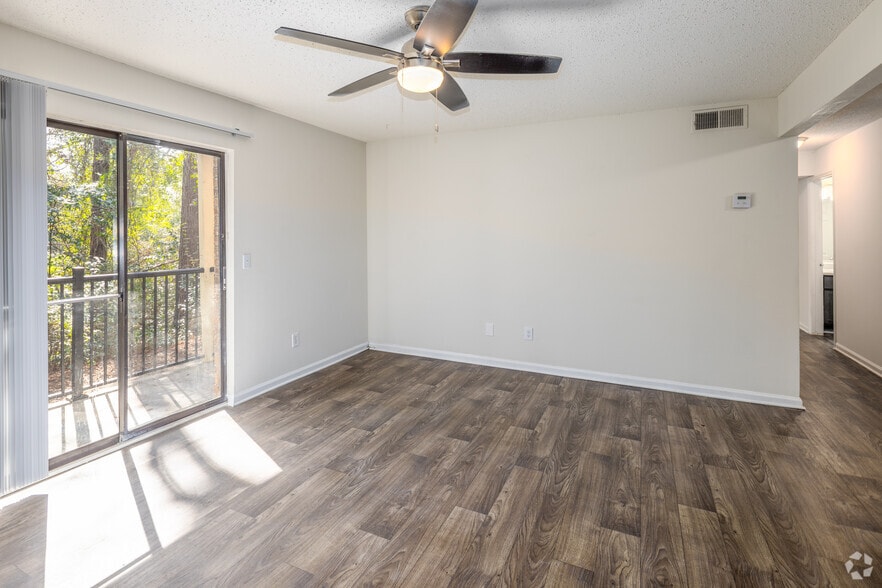 2BR, 1BA - 1,000SF - Living Room - Mill Run Apartments