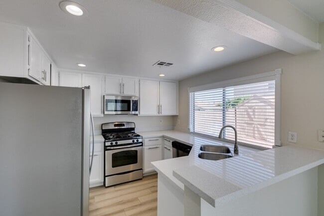 Building Photo - WHITNEY RANCH FRESHLY UPDATED 4 BEDROOM HOME WITH LARGE BACKYARD