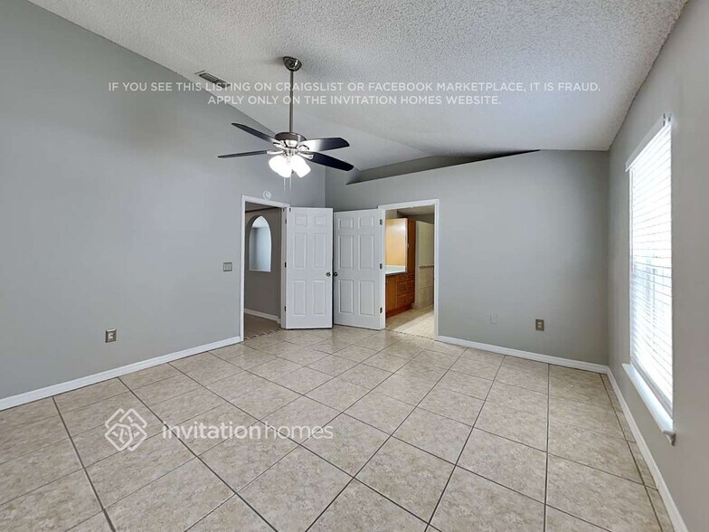 Building Photo - 1622 Hudderfield Cir W