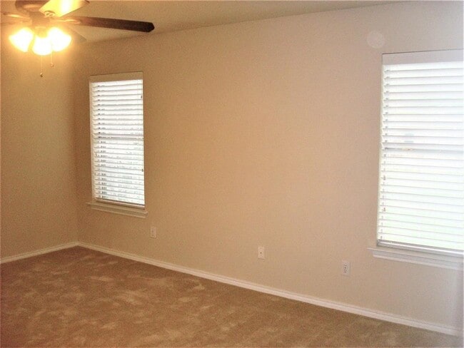 Building Photo - 318 Nita Ln