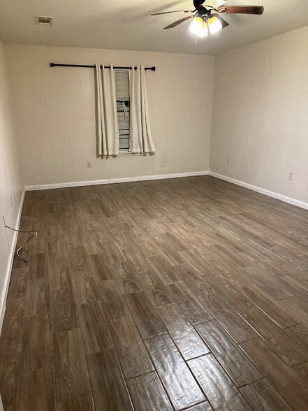 Building Photo - 521 Lee Dr