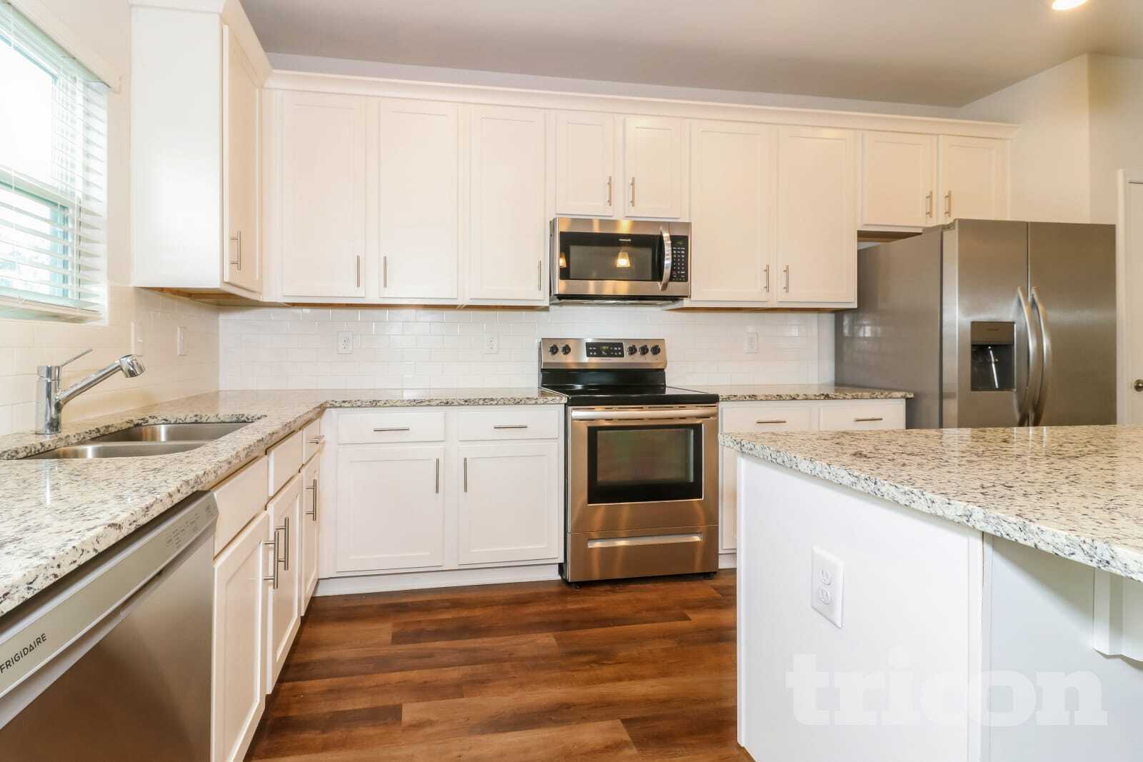 Building Photo - 2977 McKenzie Dr