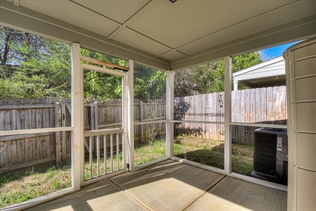 Building Photo - 150 Village Run