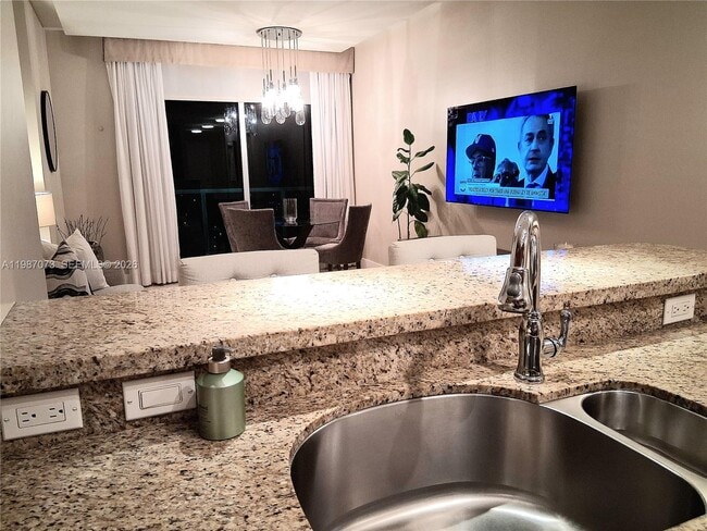 Building Photo - 2641 N Flamingo Rd