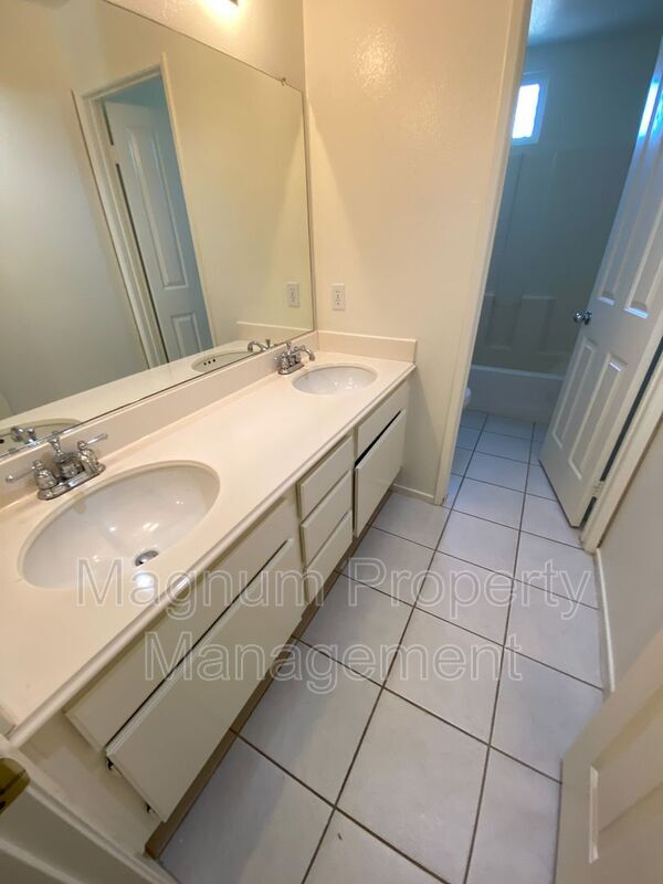 Building Photo - 32405 Corte Palacio