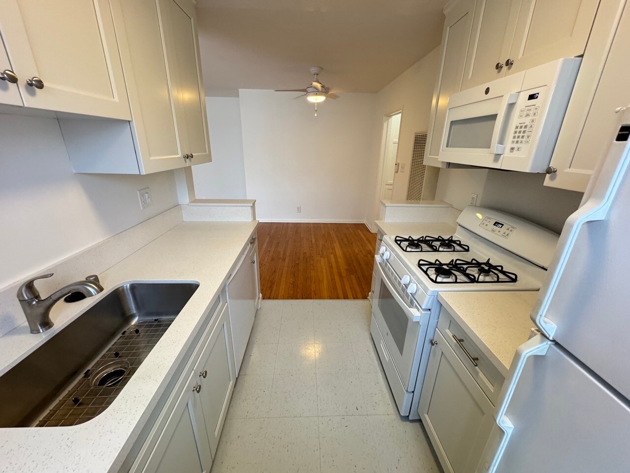 Building Photo - 11662 Sunset Blvd