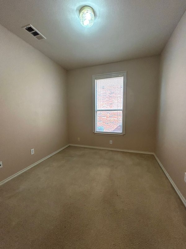 Building Photo - 753 Bridle Trail