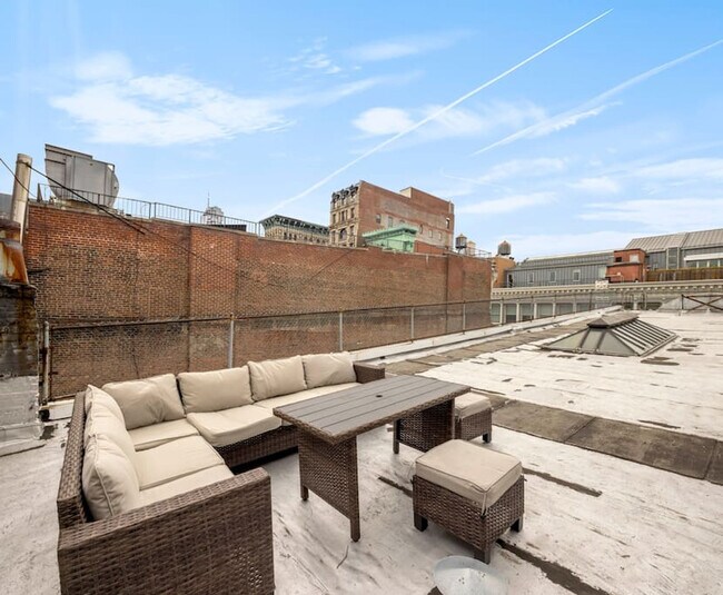 Building Photo - 508 Broadway-SI ID1035013P