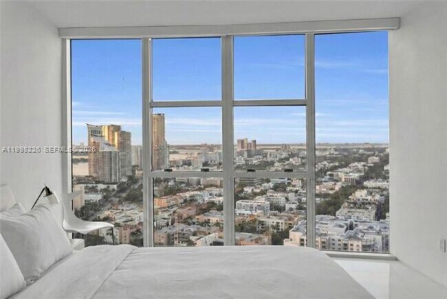 Building Photo - 300 South Pointe Dr