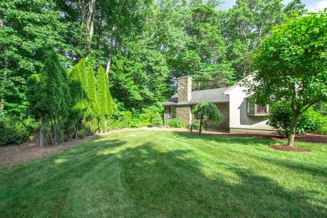 Building Photo - 22 Allen St