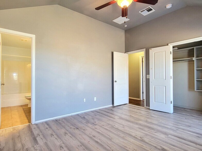 Building Photo - 2405 NW 197th St