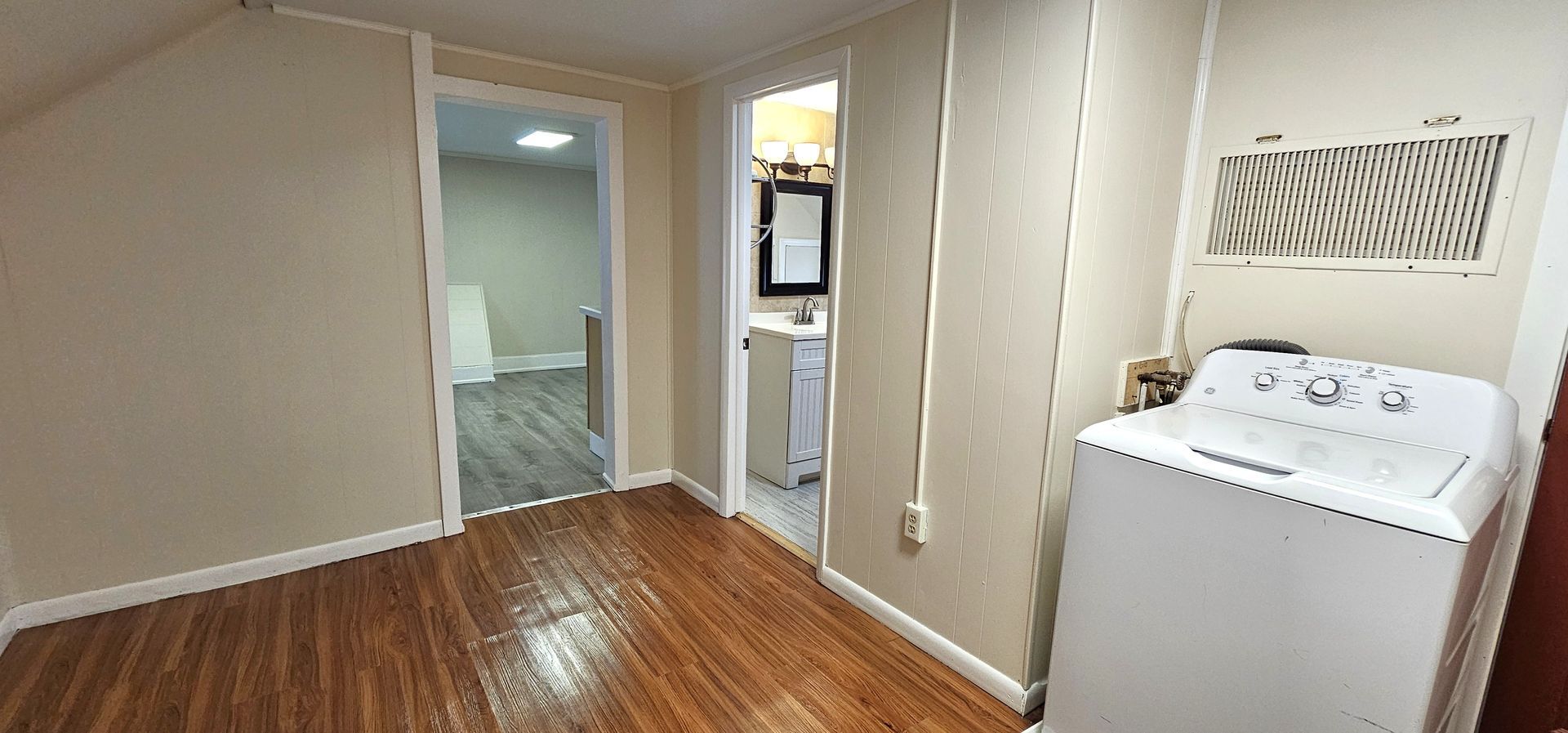 Building Photo - 216 N Champlain St