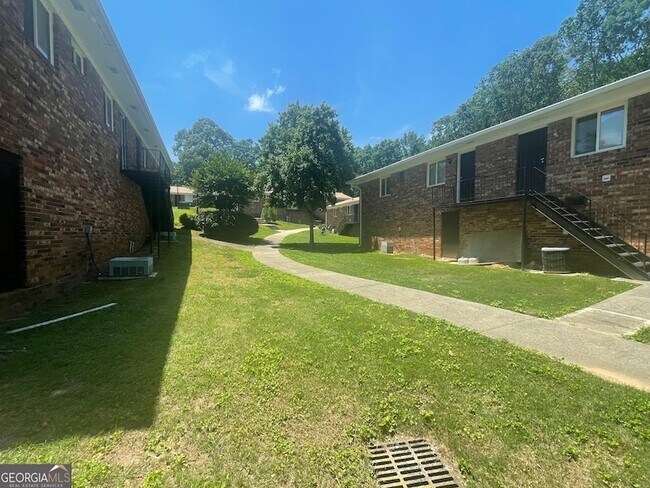 Building Photo - 140 Mt Zion Rd SE