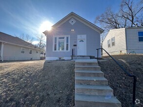 Building Photo - Fully Remodeled 3 Bedroom House!