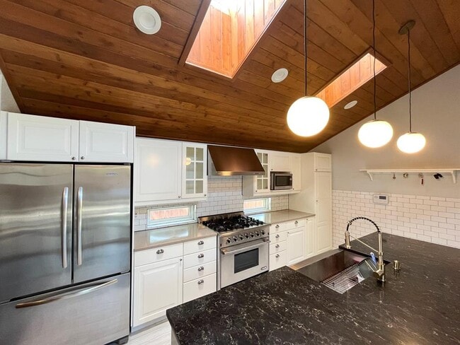 Building Photo - 903 Herndon Ln